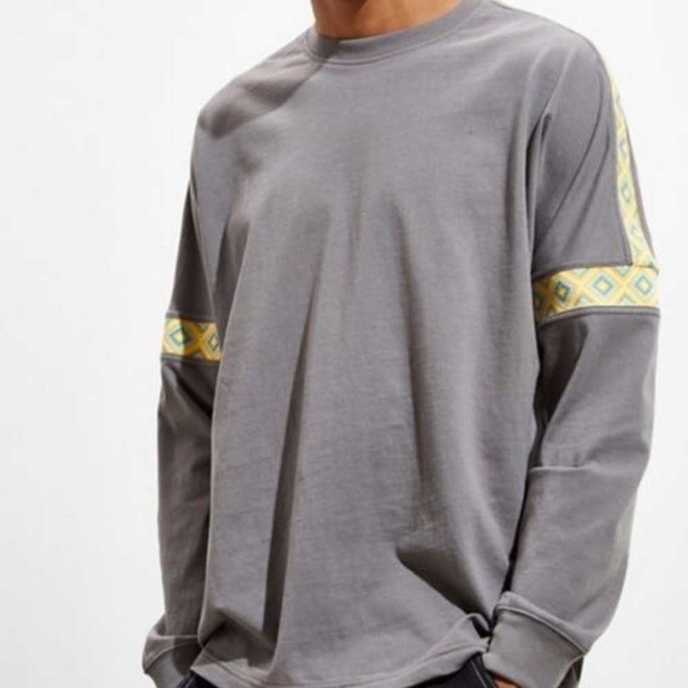 Urban Outfitters Drop Shoulder Knit Trim Crewneck Mens Size M Gray‎ Yellow 90s